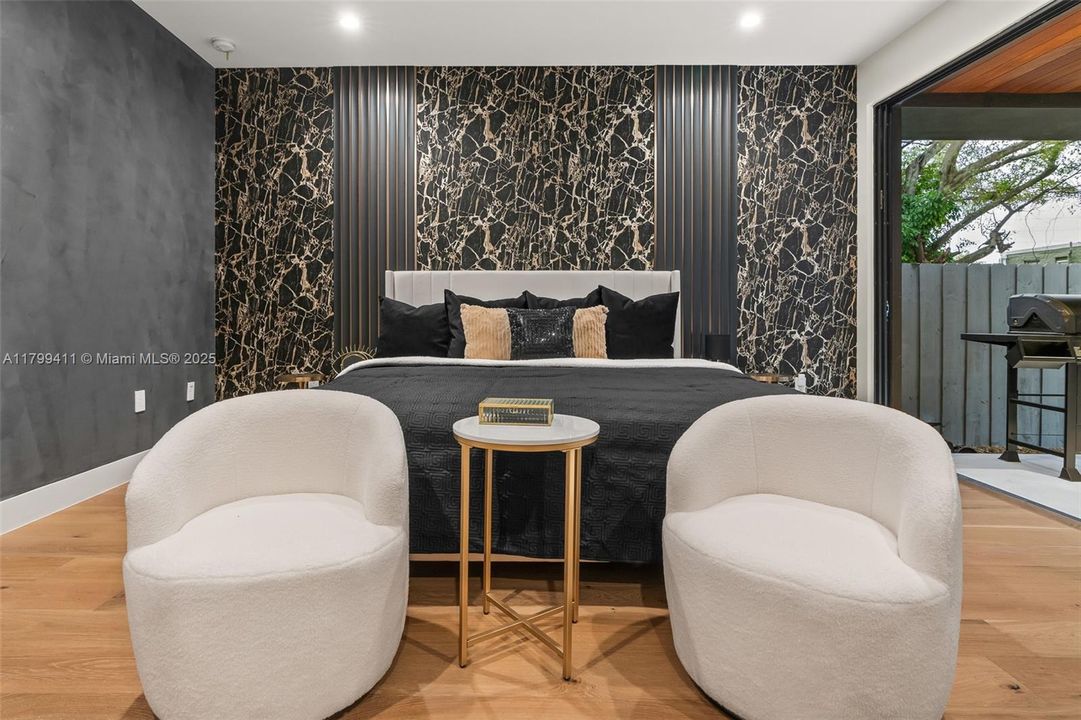 For Sale: $2,080,000 (5 beds, 3 baths, 1940 Square Feet)