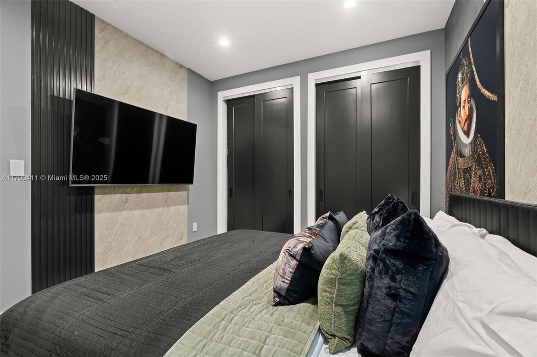 For Sale: $2,080,000 (5 beds, 3 baths, 1940 Square Feet)