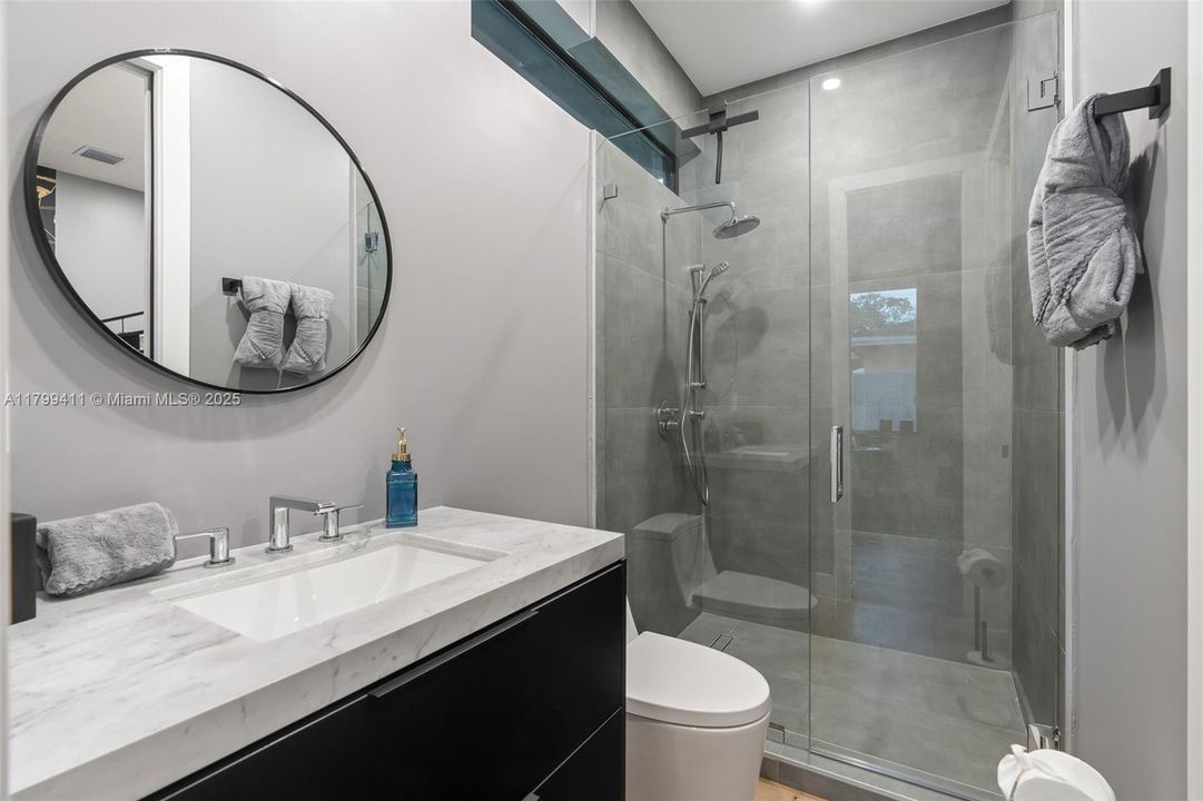 For Sale: $2,080,000 (5 beds, 3 baths, 1940 Square Feet)