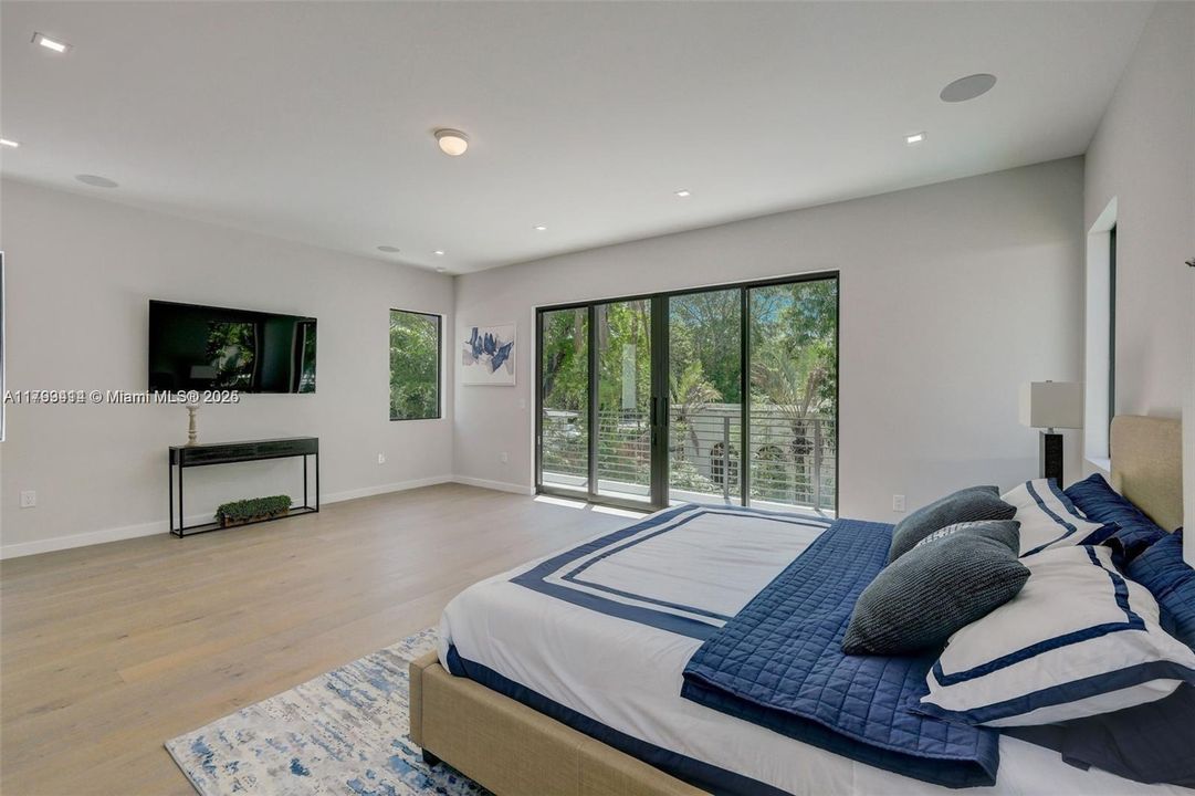 For Sale: $5,150,000 (5 beds, 4 baths, 3912 Square Feet)