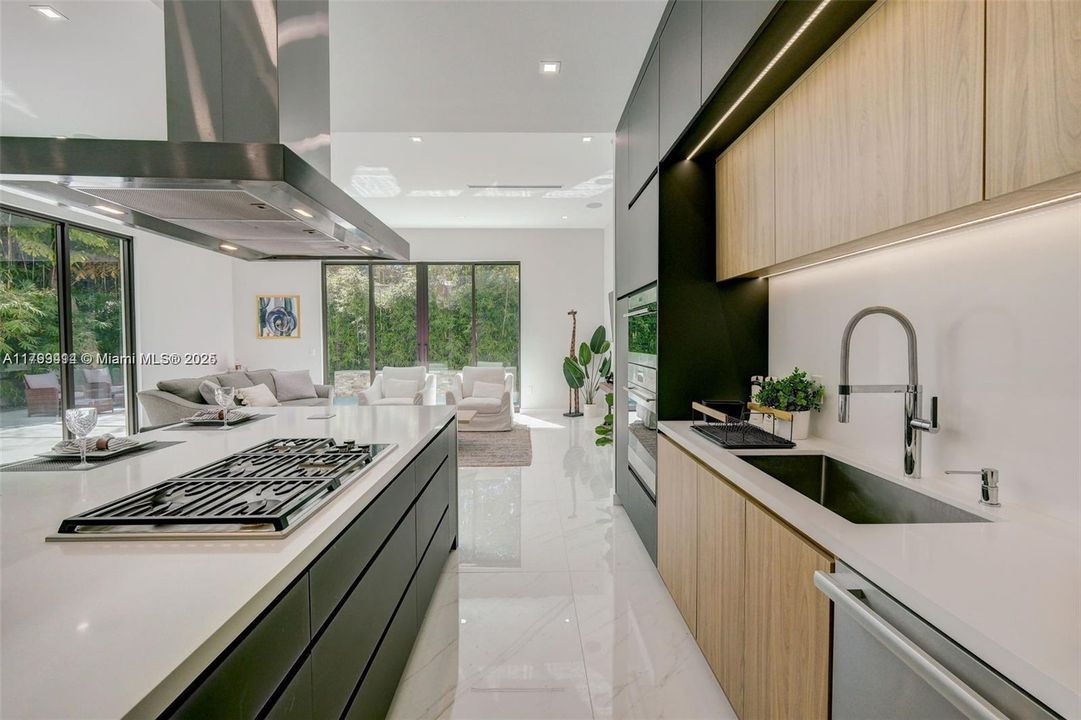 For Sale: $5,150,000 (5 beds, 4 baths, 3912 Square Feet)