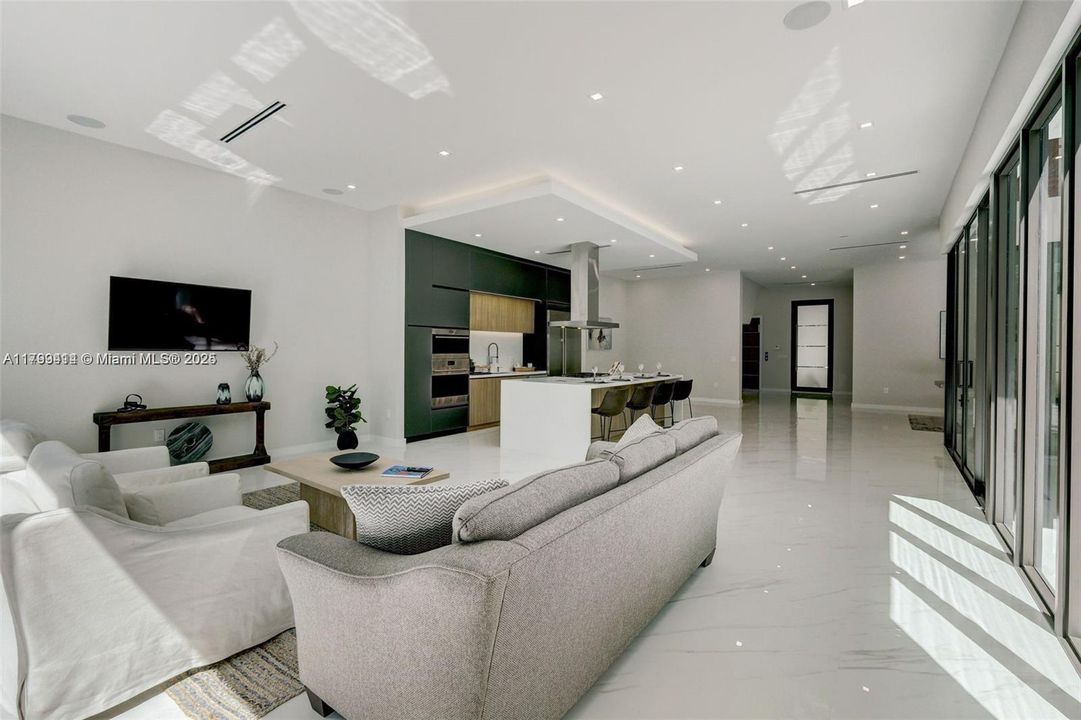 For Sale: $5,150,000 (5 beds, 4 baths, 3912 Square Feet)