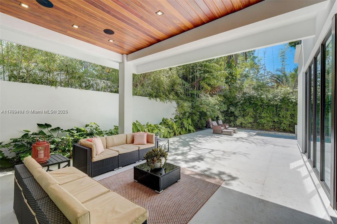 For Sale: $5,150,000 (5 beds, 4 baths, 3912 Square Feet)