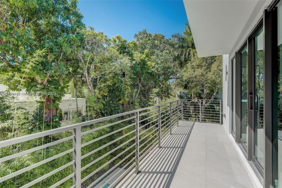 For Sale: $5,150,000 (5 beds, 4 baths, 3912 Square Feet)