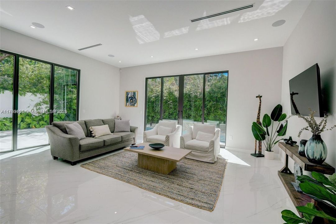 For Sale: $5,150,000 (5 beds, 4 baths, 3912 Square Feet)