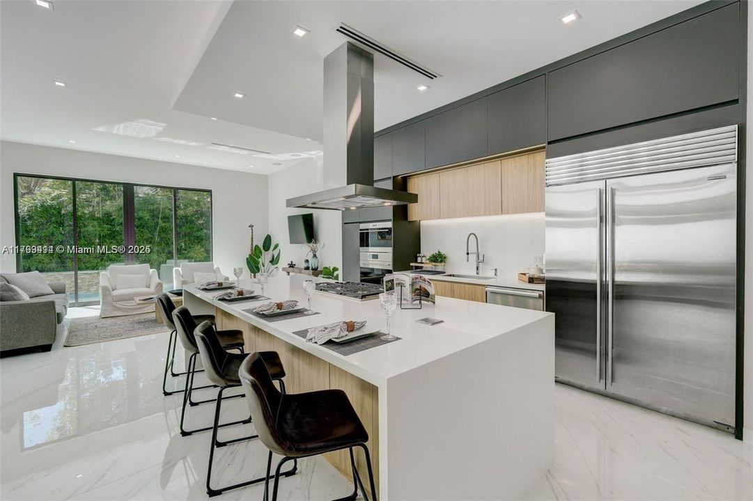 For Sale: $5,150,000 (5 beds, 4 baths, 3912 Square Feet)