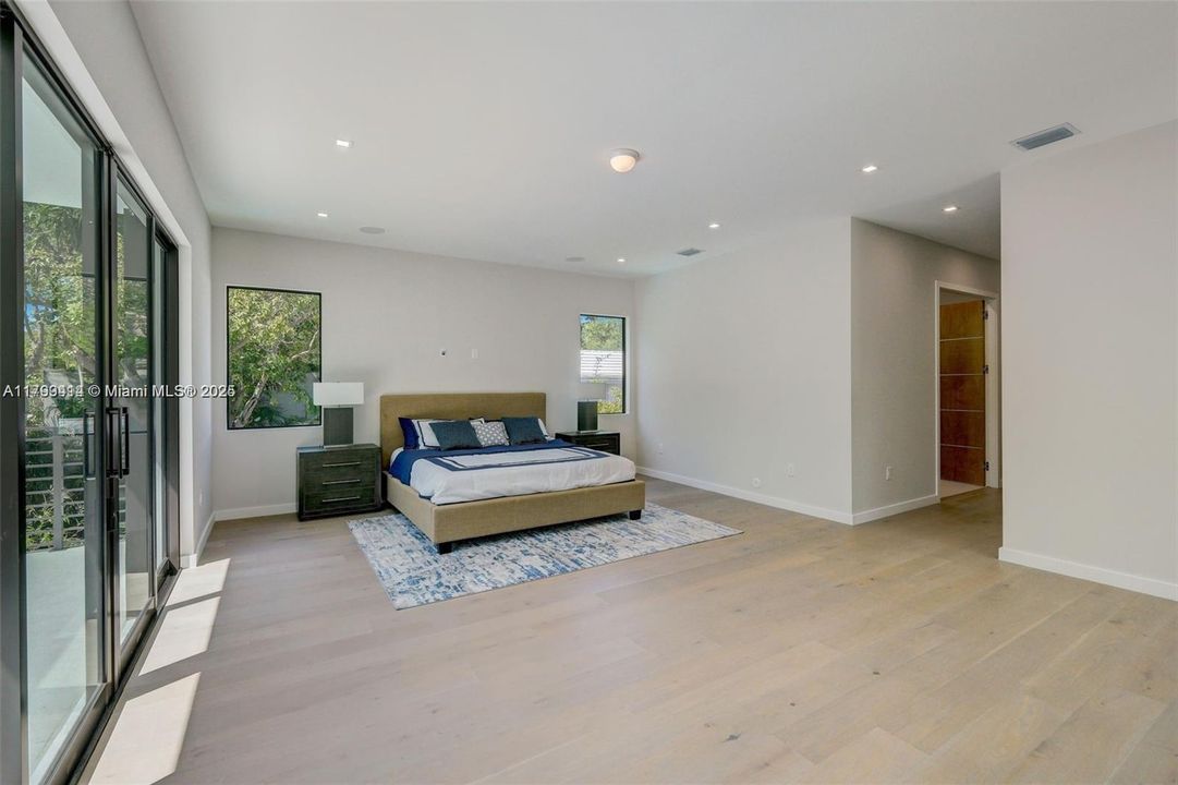 For Sale: $5,150,000 (5 beds, 4 baths, 3912 Square Feet)