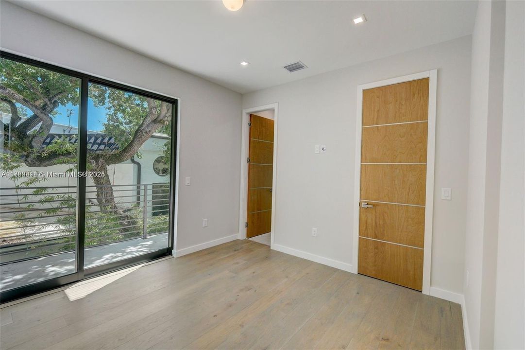 For Sale: $5,150,000 (5 beds, 4 baths, 3912 Square Feet)