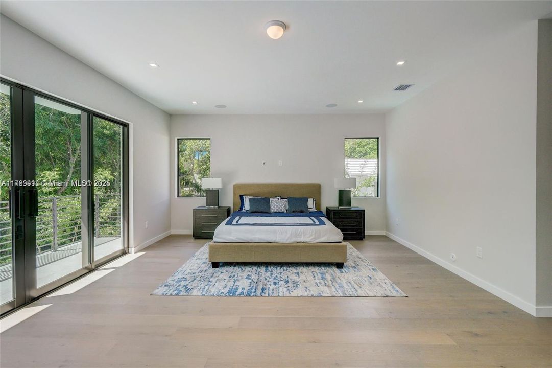 For Sale: $5,150,000 (5 beds, 4 baths, 3912 Square Feet)