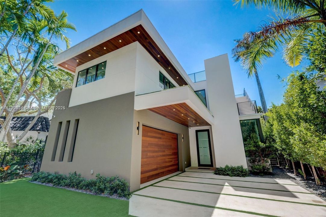 For Sale: $5,150,000 (5 beds, 4 baths, 3912 Square Feet)