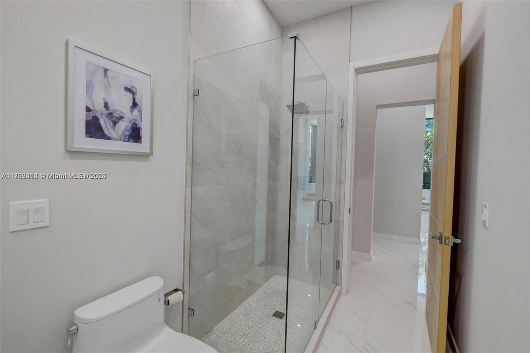 For Sale: $5,150,000 (5 beds, 4 baths, 3912 Square Feet)