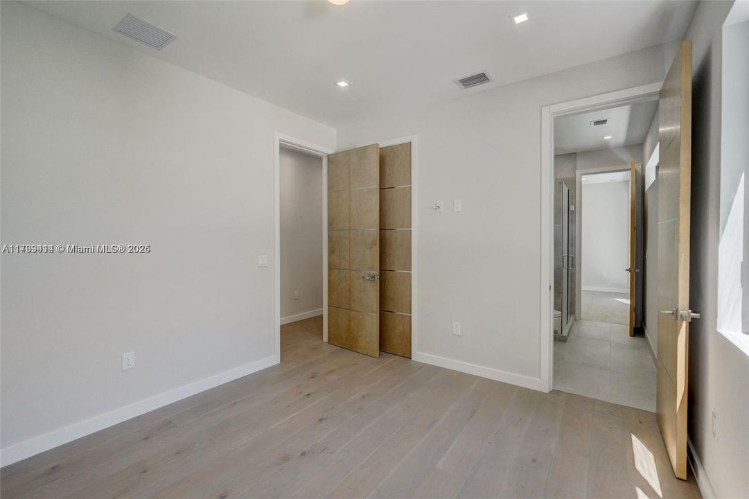 For Sale: $5,150,000 (5 beds, 4 baths, 3912 Square Feet)