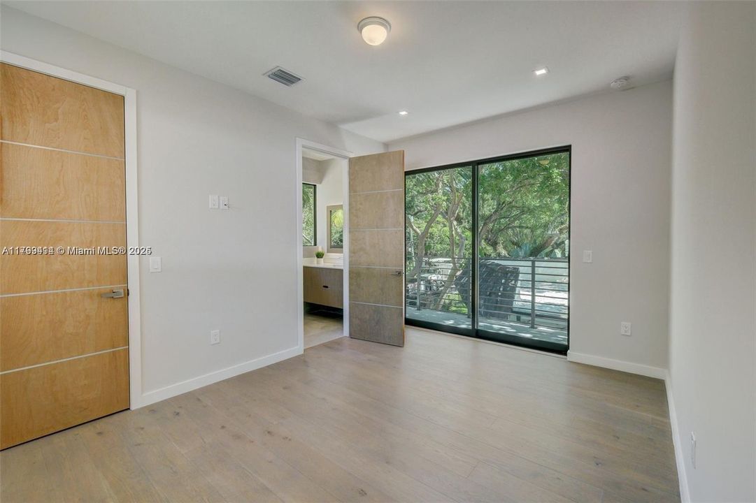 For Sale: $5,150,000 (5 beds, 4 baths, 3912 Square Feet)