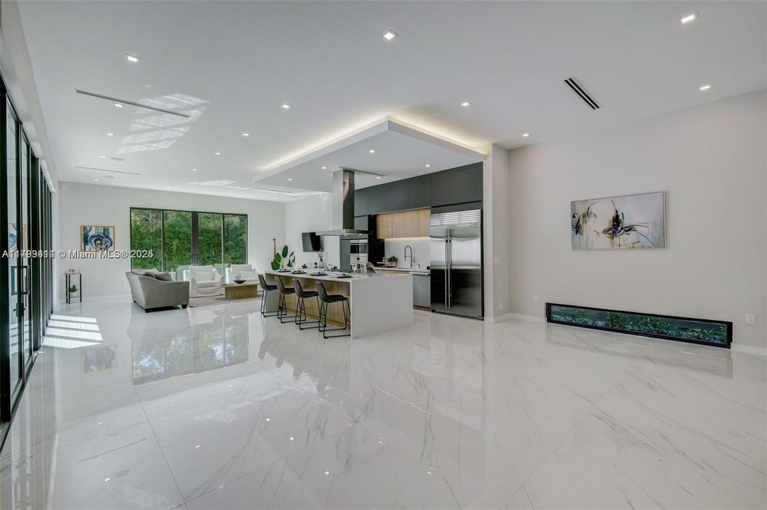 For Sale: $5,150,000 (5 beds, 4 baths, 3912 Square Feet)