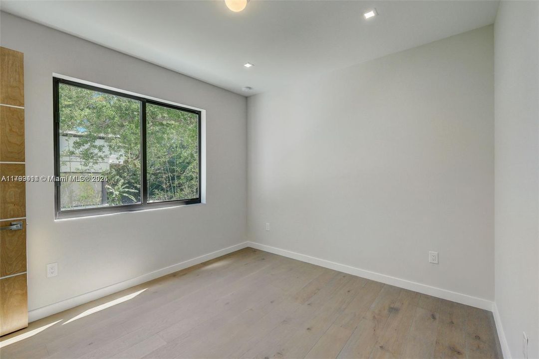 For Sale: $5,150,000 (5 beds, 4 baths, 3912 Square Feet)
