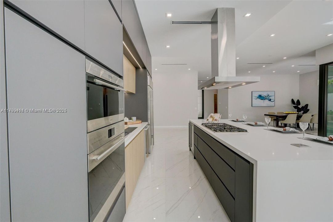 For Sale: $5,150,000 (5 beds, 4 baths, 3912 Square Feet)