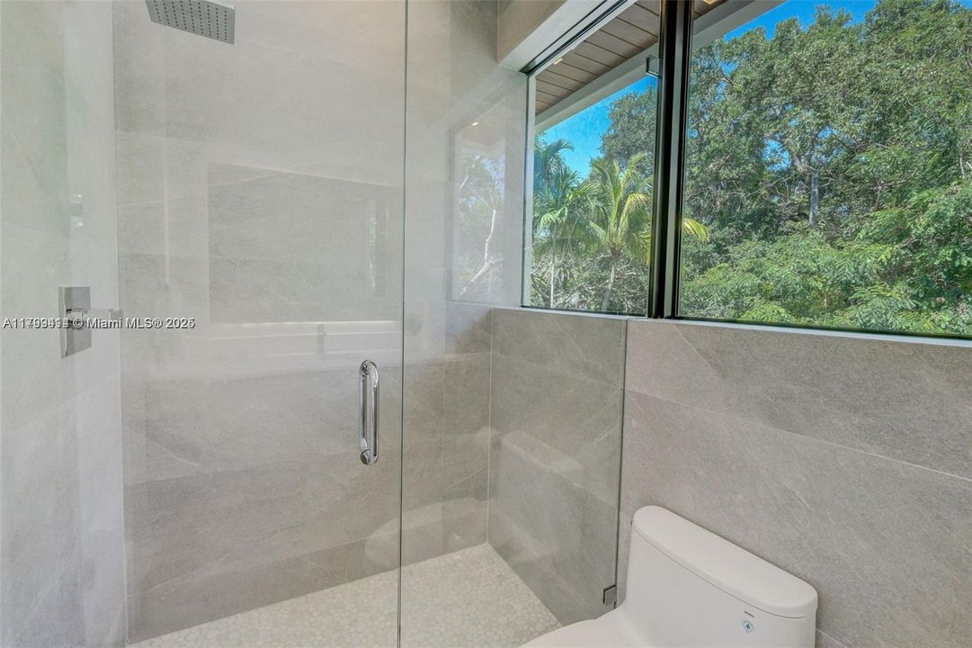 For Sale: $5,150,000 (5 beds, 4 baths, 3912 Square Feet)