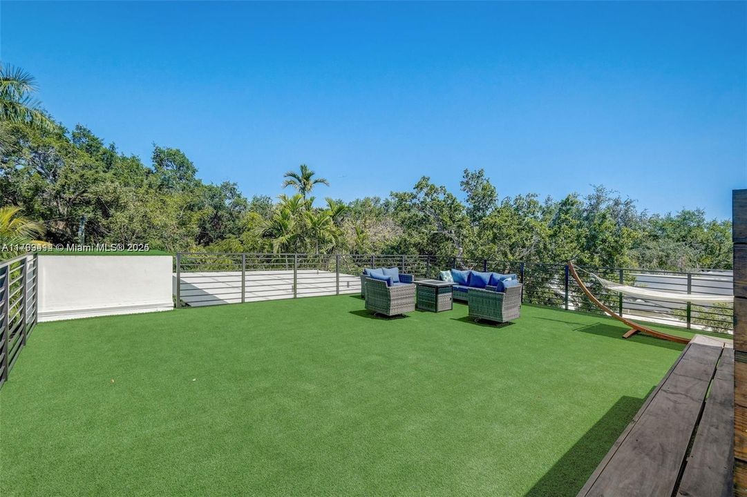 For Sale: $5,150,000 (5 beds, 4 baths, 3912 Square Feet)