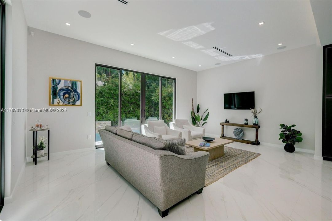 For Sale: $5,150,000 (5 beds, 4 baths, 3912 Square Feet)