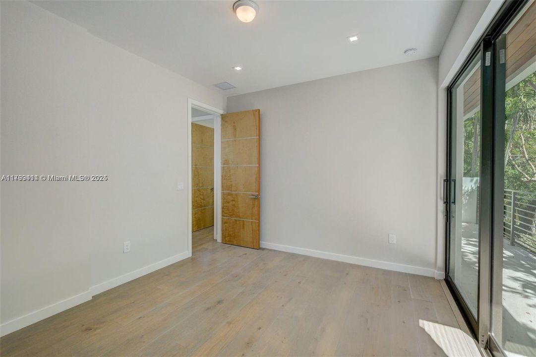 For Sale: $5,150,000 (5 beds, 4 baths, 3912 Square Feet)
