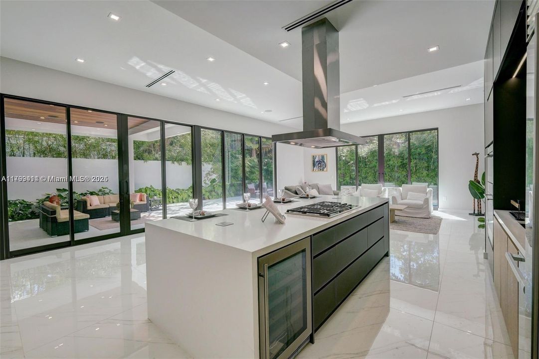 For Sale: $5,150,000 (5 beds, 4 baths, 3912 Square Feet)