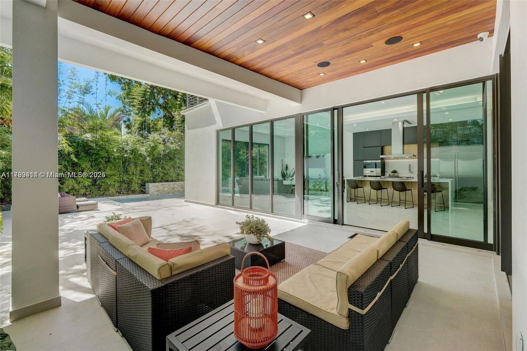 For Sale: $5,150,000 (5 beds, 4 baths, 3912 Square Feet)
