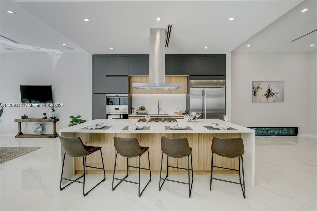 For Sale: $5,150,000 (5 beds, 4 baths, 3912 Square Feet)