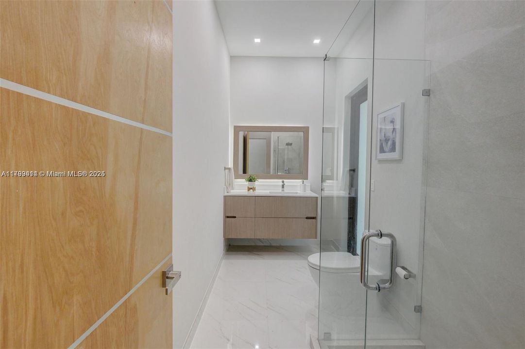For Sale: $5,150,000 (5 beds, 4 baths, 3912 Square Feet)