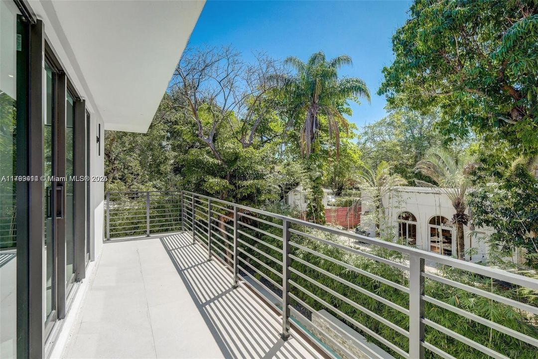 For Sale: $5,150,000 (5 beds, 4 baths, 3912 Square Feet)