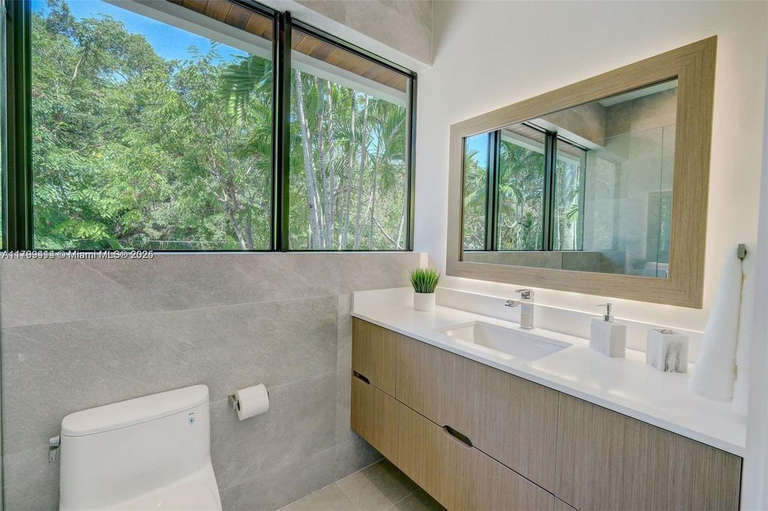 For Sale: $5,150,000 (5 beds, 4 baths, 3912 Square Feet)