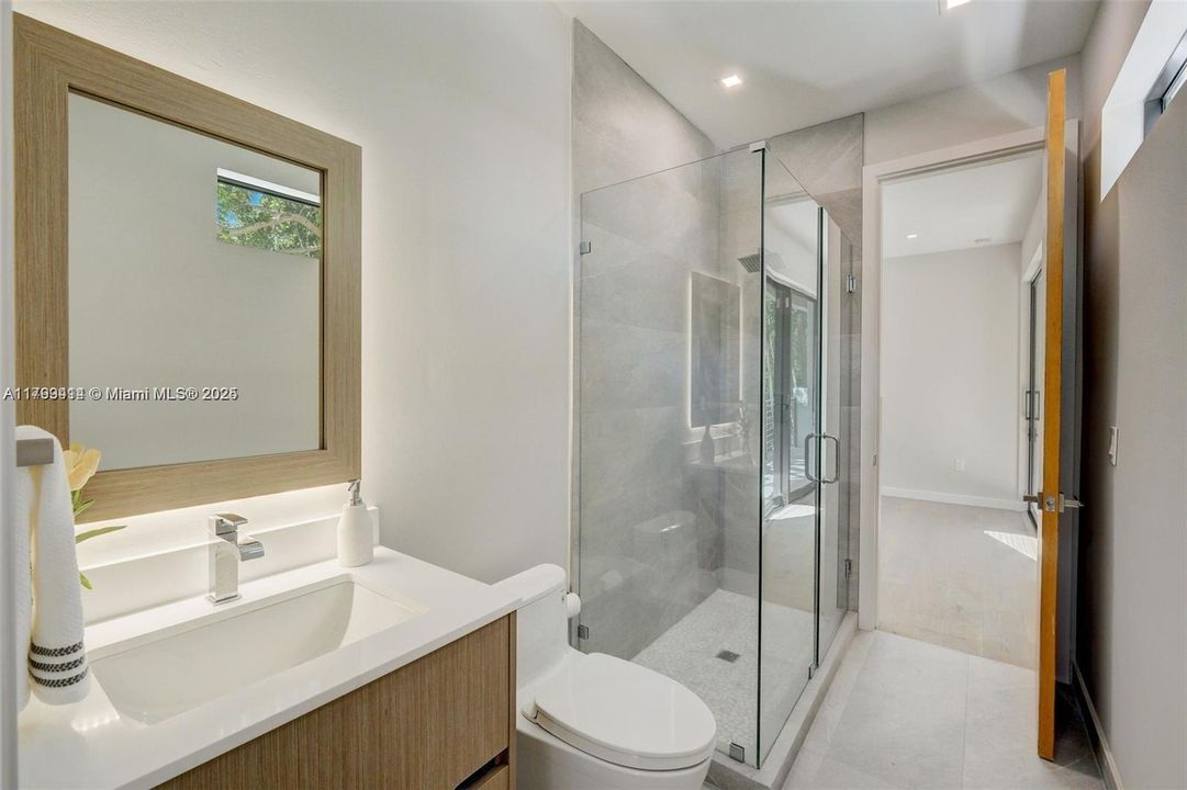For Sale: $5,150,000 (5 beds, 4 baths, 3912 Square Feet)