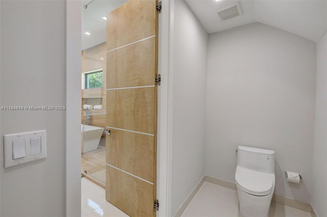 For Sale: $5,150,000 (5 beds, 4 baths, 3912 Square Feet)