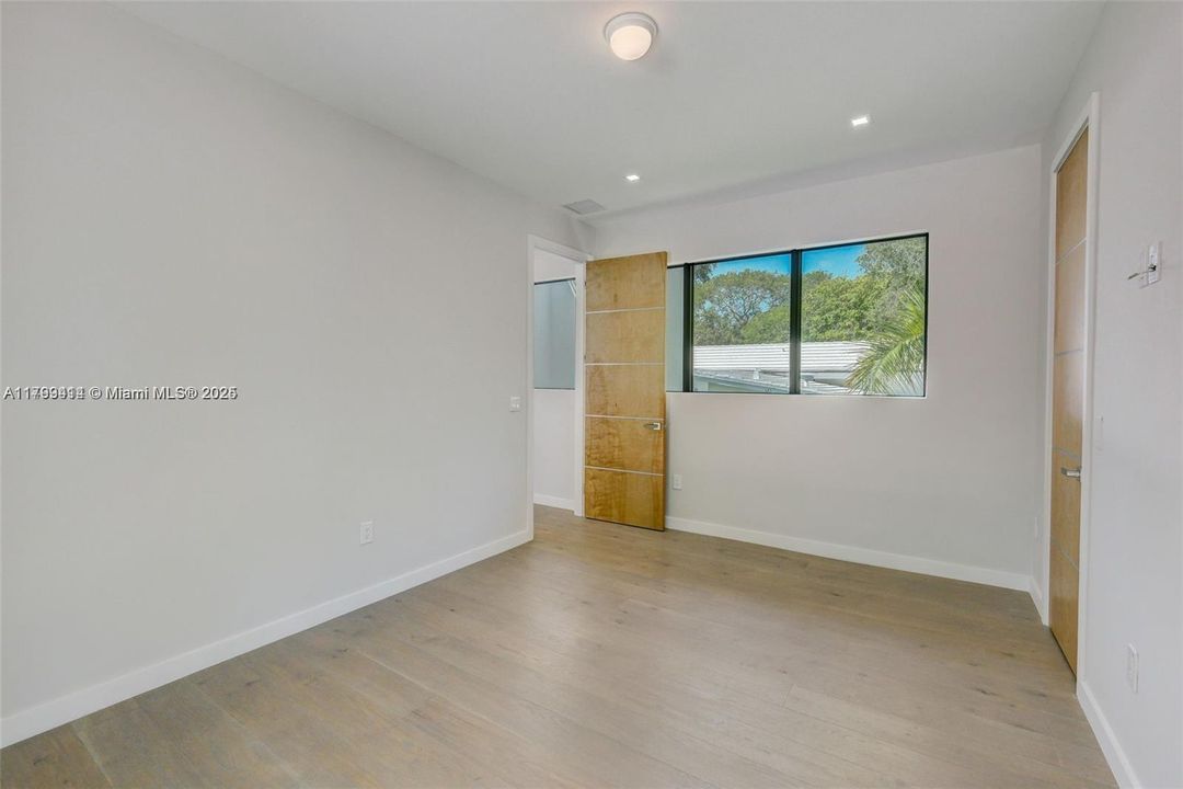 For Sale: $5,150,000 (5 beds, 4 baths, 3912 Square Feet)