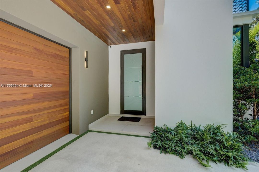 For Sale: $5,150,000 (5 beds, 4 baths, 3912 Square Feet)