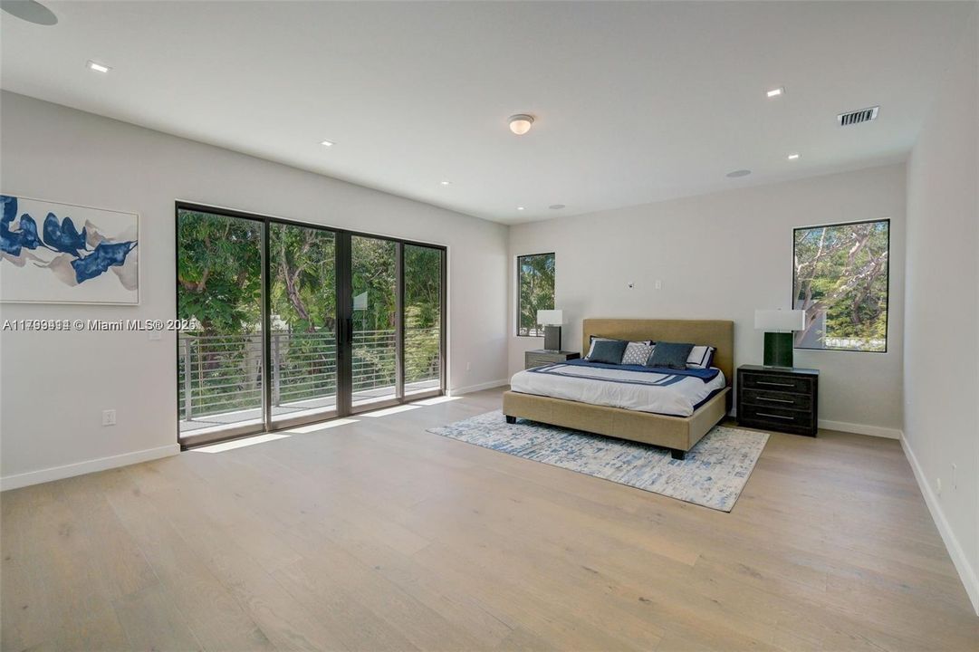 For Sale: $5,150,000 (5 beds, 4 baths, 3912 Square Feet)