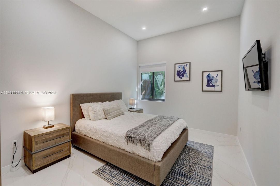 For Sale: $5,150,000 (5 beds, 4 baths, 3912 Square Feet)