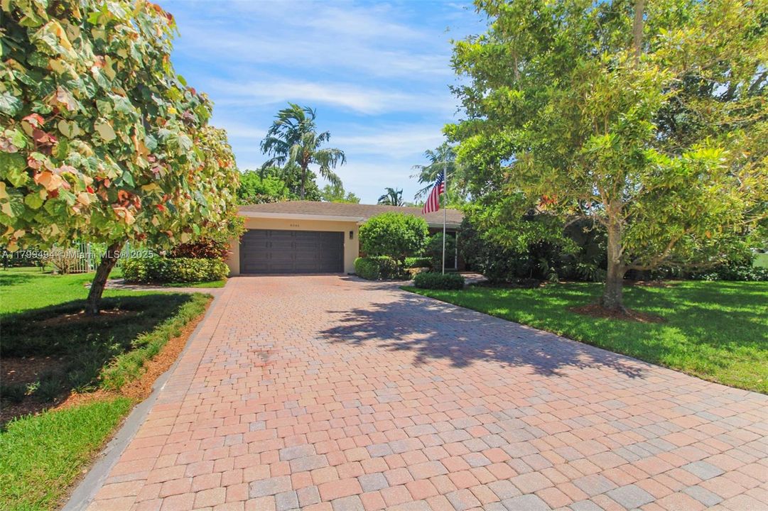 For Sale: $1,195,000 (3 beds, 2 baths, 1567 Square Feet)