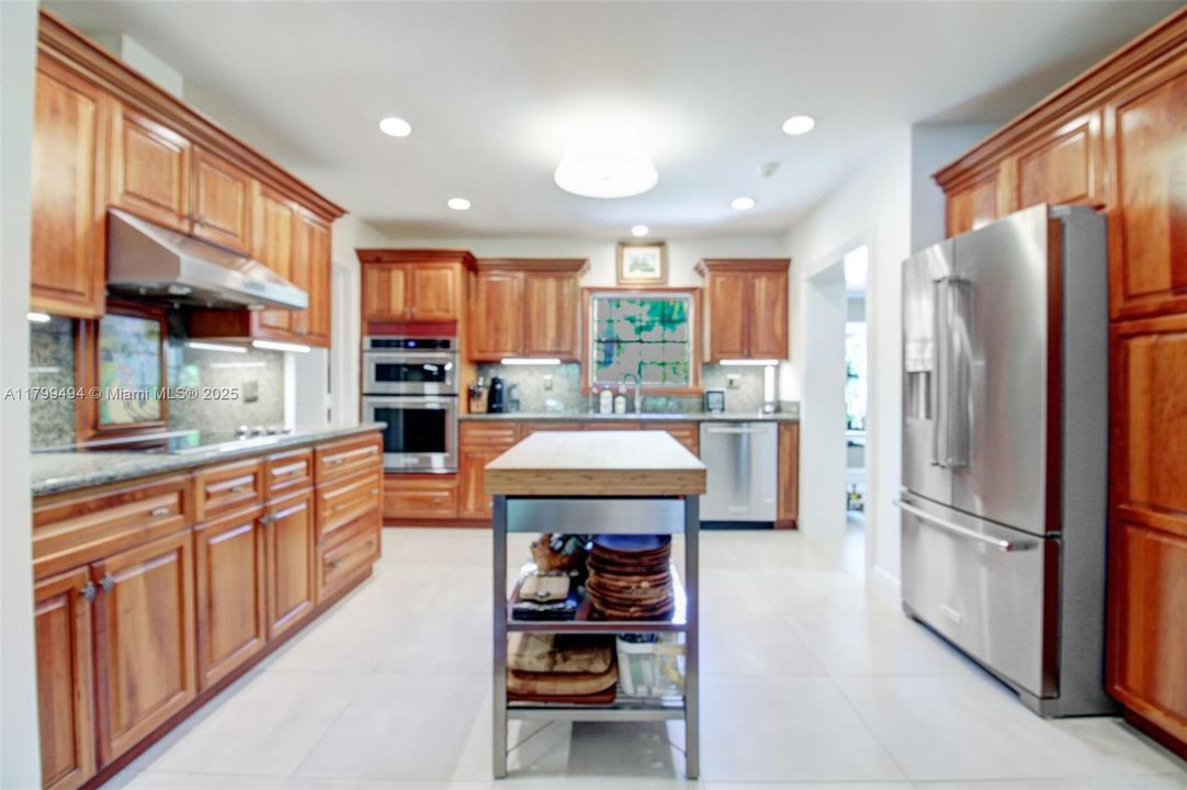 For Sale: $1,195,000 (3 beds, 2 baths, 1567 Square Feet)
