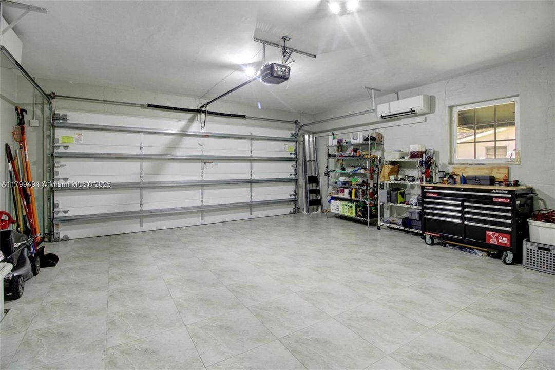 For Sale: $1,195,000 (3 beds, 2 baths, 1567 Square Feet)