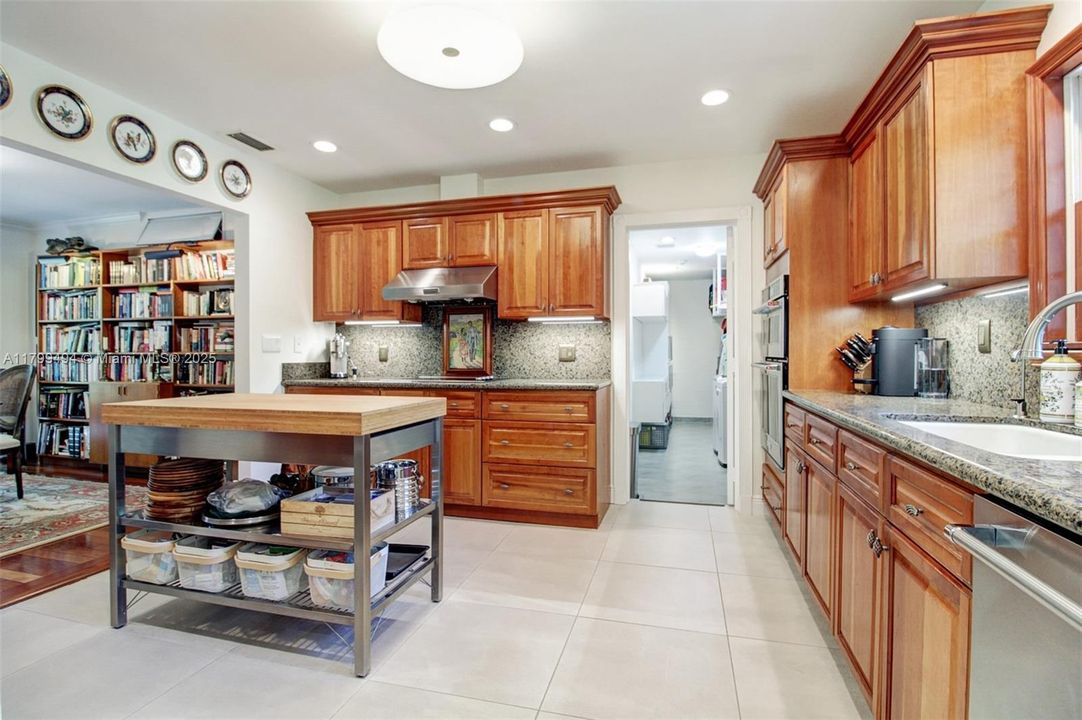 For Sale: $1,195,000 (3 beds, 2 baths, 1567 Square Feet)