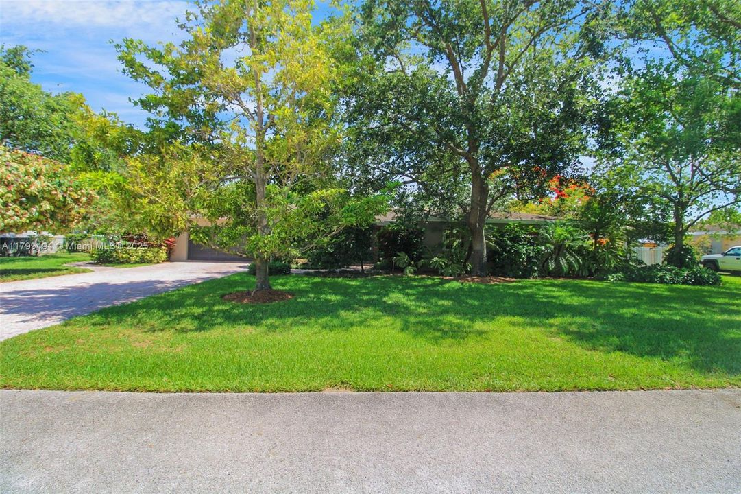 For Sale: $1,195,000 (3 beds, 2 baths, 1567 Square Feet)
