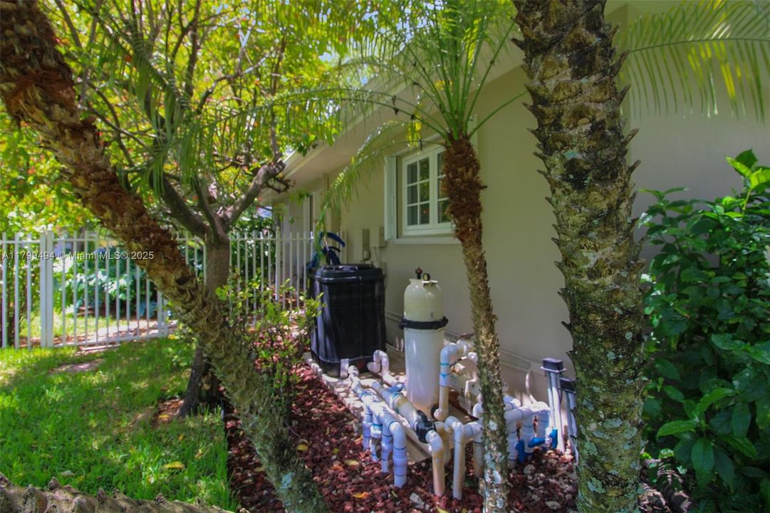 For Sale: $1,195,000 (3 beds, 2 baths, 1567 Square Feet)