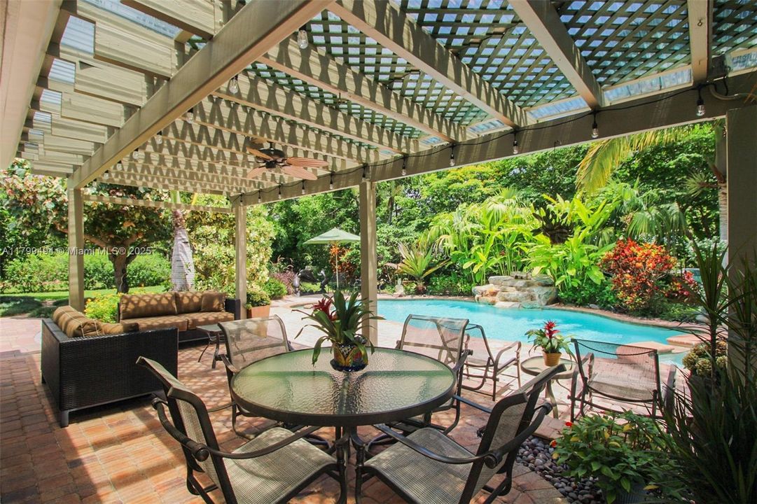 For Sale: $1,195,000 (3 beds, 2 baths, 1567 Square Feet)