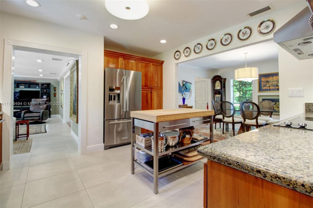 For Sale: $1,195,000 (3 beds, 2 baths, 1567 Square Feet)
