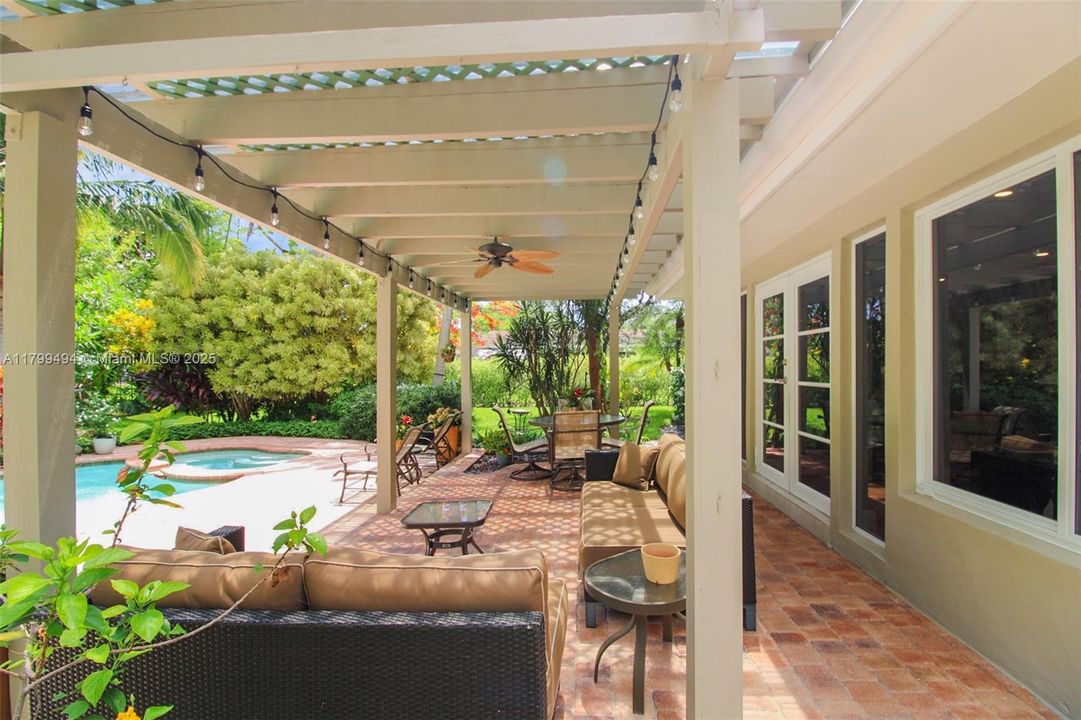 For Sale: $1,195,000 (3 beds, 2 baths, 1567 Square Feet)