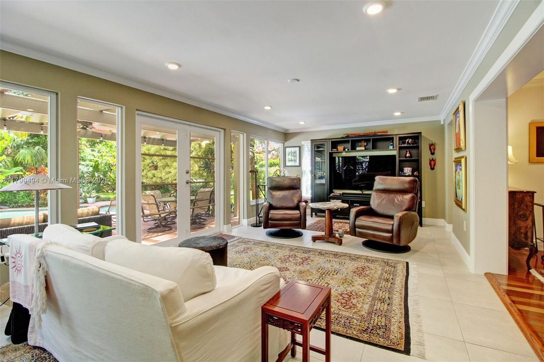 For Sale: $1,195,000 (3 beds, 2 baths, 1567 Square Feet)