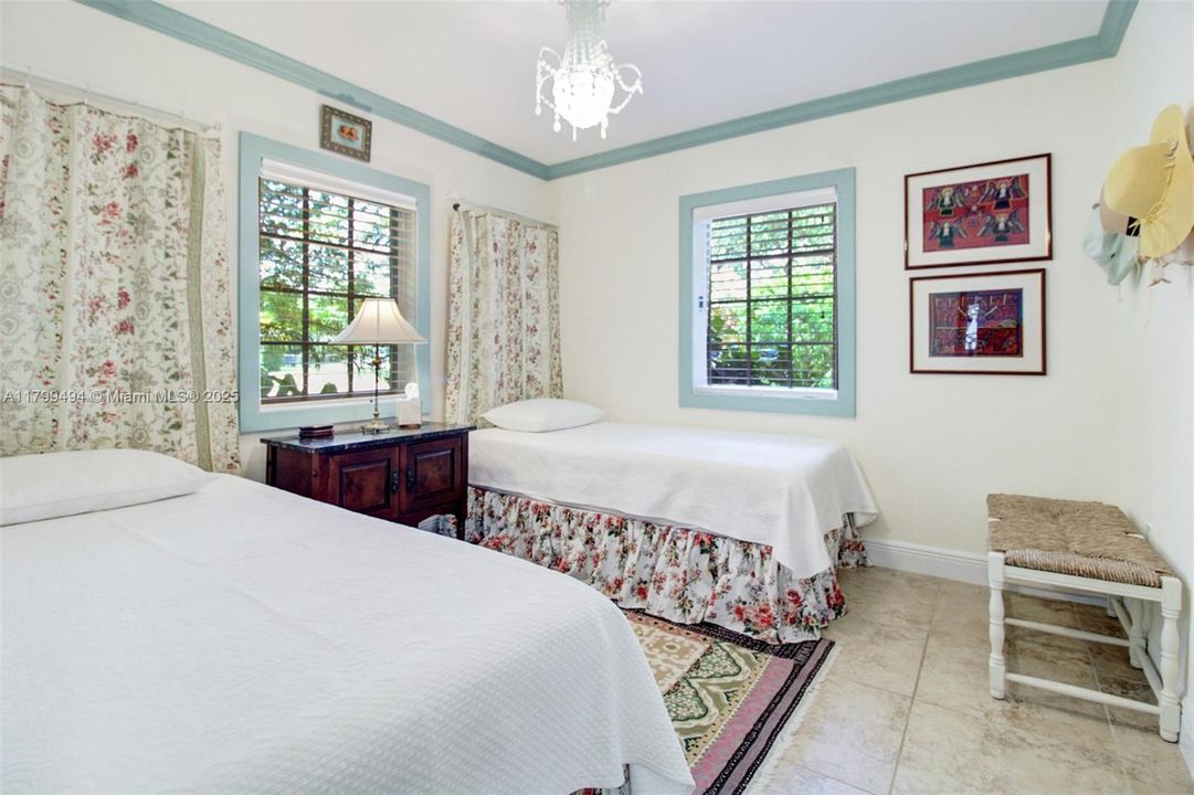For Sale: $1,195,000 (3 beds, 2 baths, 1567 Square Feet)