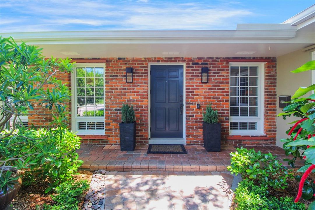 For Sale: $1,195,000 (3 beds, 2 baths, 1567 Square Feet)