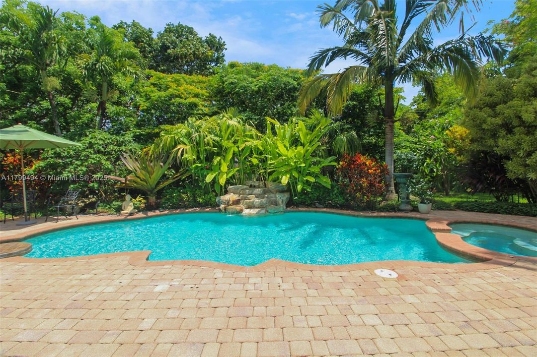For Sale: $1,195,000 (3 beds, 2 baths, 1567 Square Feet)
