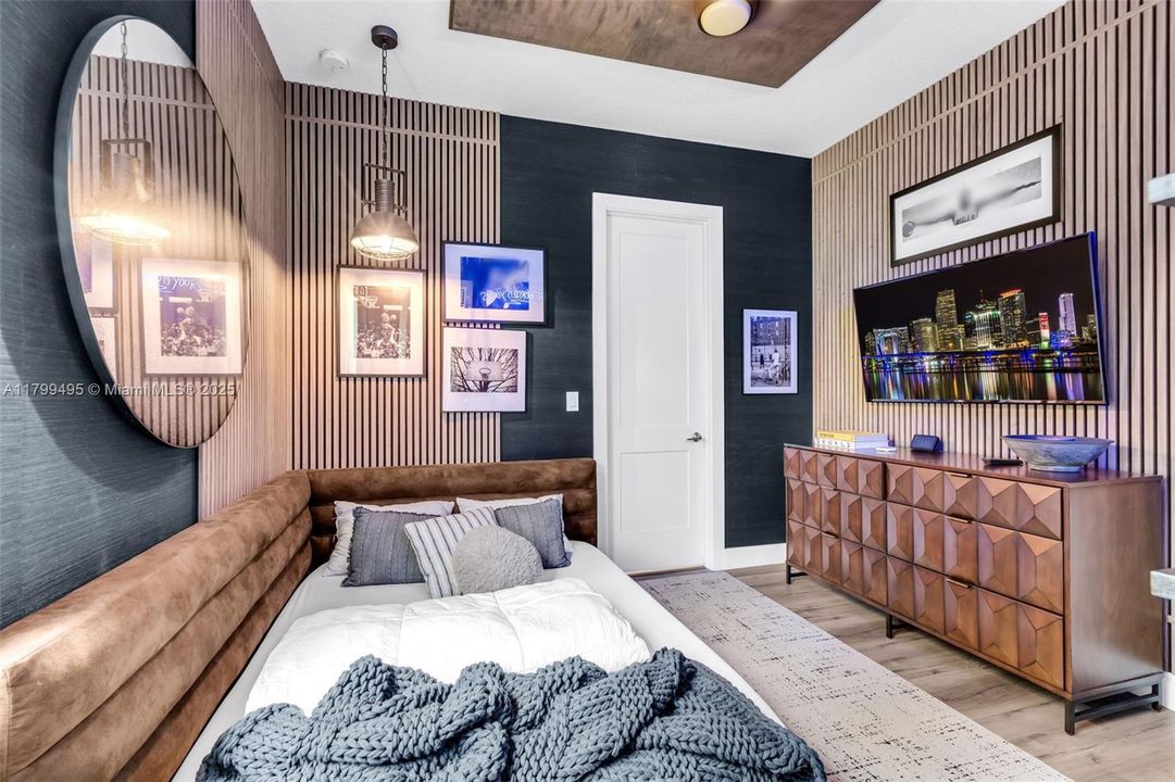 最近售出: $1,450,000 (4 贝兹, 3 浴室, 2702 平方英尺)